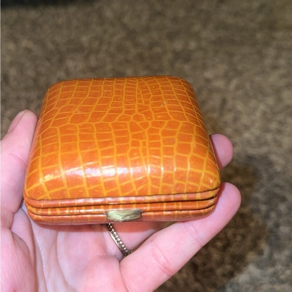 Vintage Travel clock. Unsure if it works - Picture 2 of 3